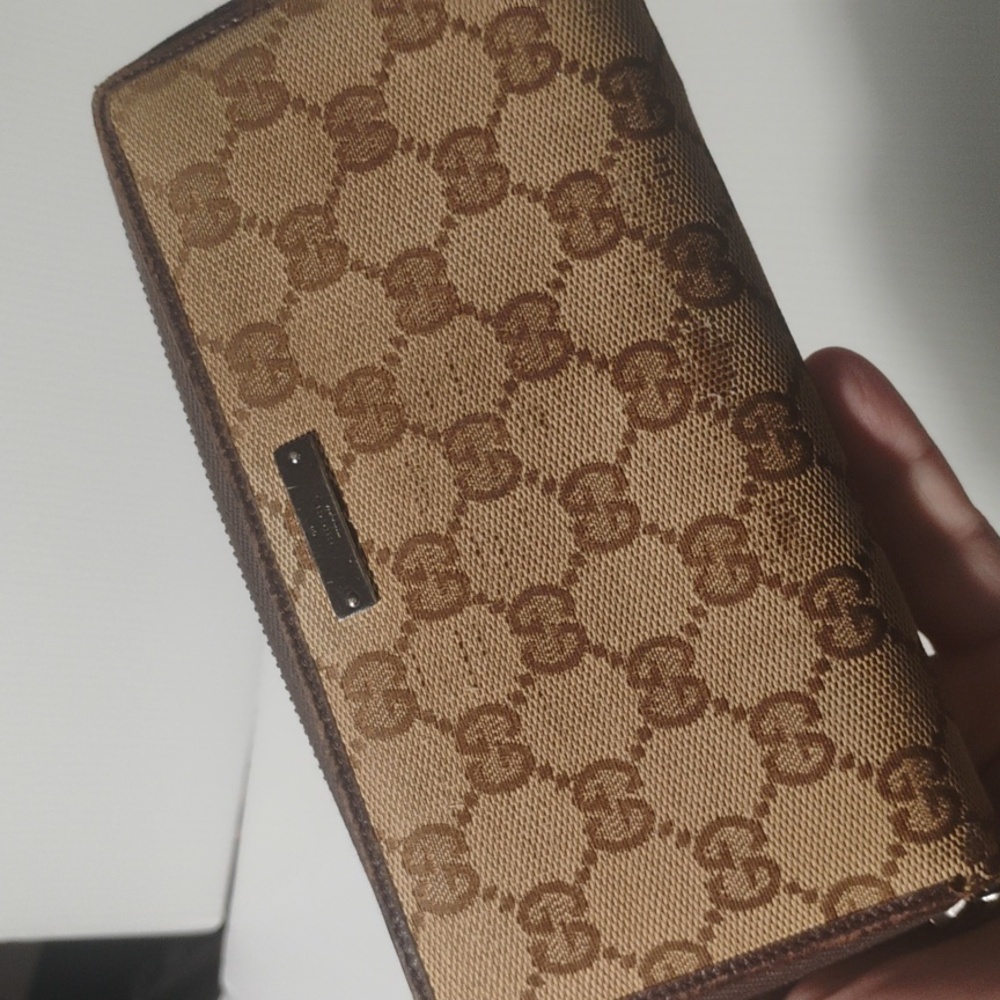 Gucci Beige/Ebony GG Canvas and Leather Zip Around Wallet - Picture 2 of 12